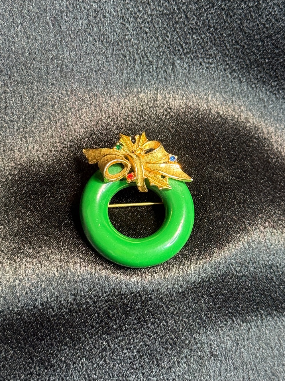 Green Resin Wreath Brooch with Gold Leaf Accent
